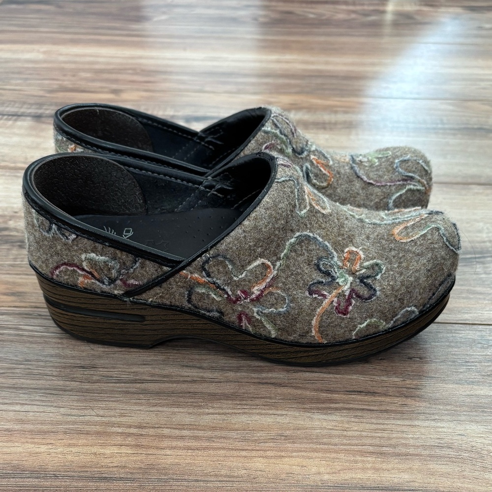 Dansko Felt Stitched Floral Embroidered Heeled Clog Slip On Size 37 - Picture 4 of 6